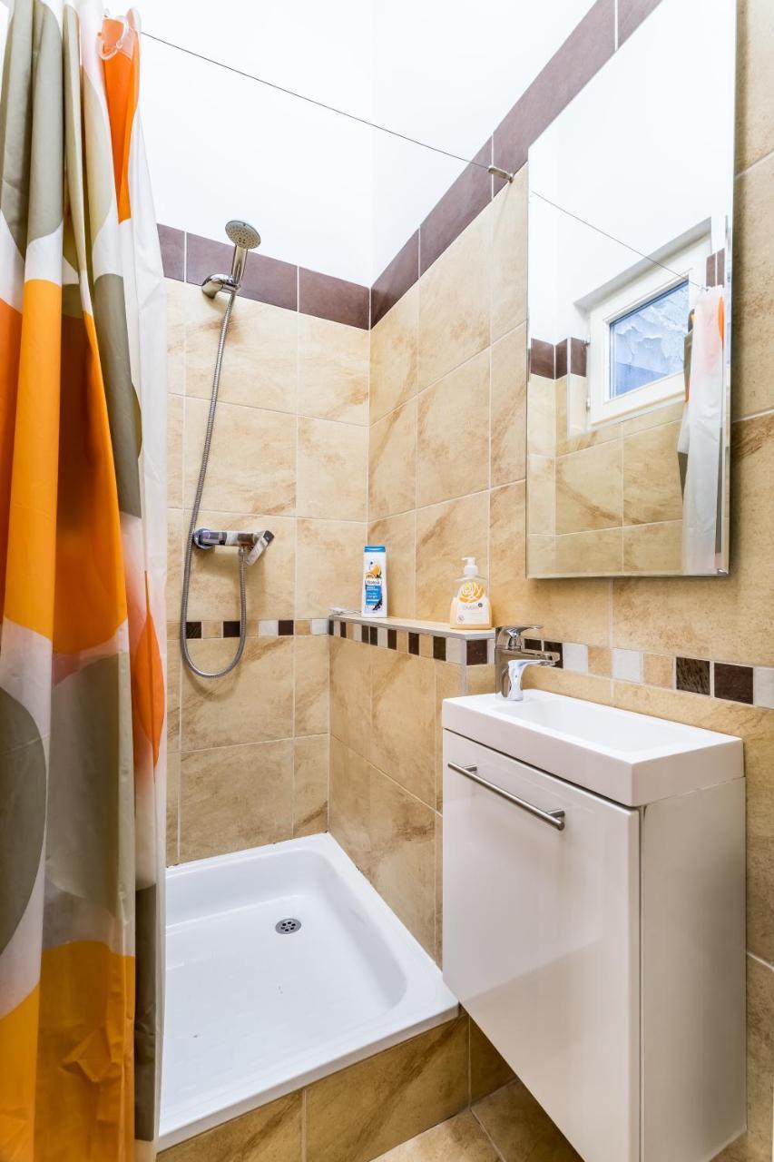 Berta - 4 Bedrooms, 3 Baths Budapest Exteriör bild